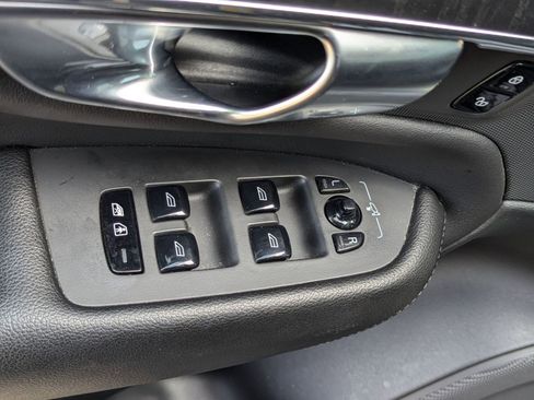 Used 2020 Volvo XC90 T5 Momentum w/ Protection Package Premier image 23