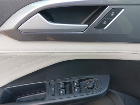 New 2025 Volkswagen Taos SEL image 11