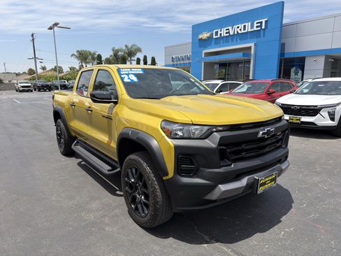 Used 2024 Chevrolet Colorado Trail Boss w/ LPO, Dark Essentials Package AWD/4WD image 2