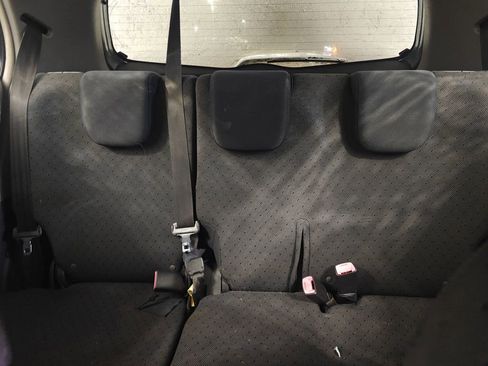 Used 2010 Toyota Yaris 4-Door Hatchback image 11