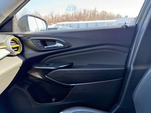 Certified 2024 Chevrolet Trax LT w/ Driver Confidence Package image 35