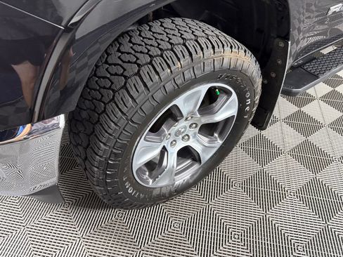 Used 2022 RAM 1500 Laramie AWD/4WD image 9
