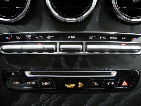 Used 2019 Mercedes-Benz GLC 300 4MATIC image 21