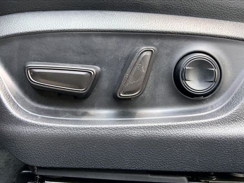 Used 2020 Toyota Camry SE FWD image 34