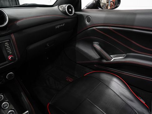 Used 2016 Ferrari California T RWD image 14