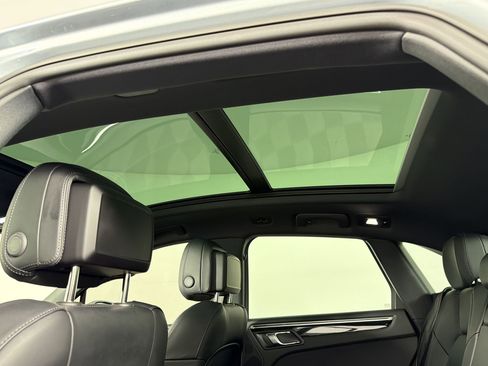 Certified 2024 Porsche Macan AWD/4WD image 17