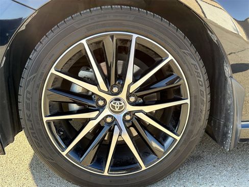 Used 2021 Toyota Camry SE w/ Carpet Mat Package (TMS) image 9