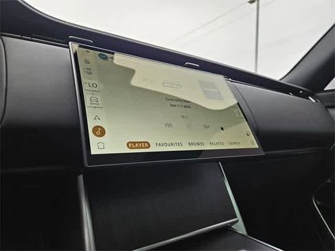 Used 2025 Land Rover Range Rover SE image 30
