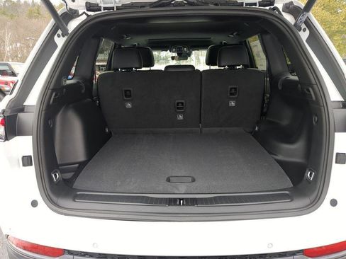 New 2026 Jeep Grand Cherokee Altitude image 18