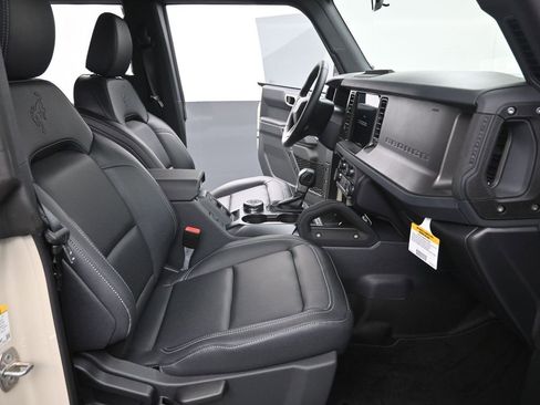 New 2025 Ford Bronco Badlands image 24