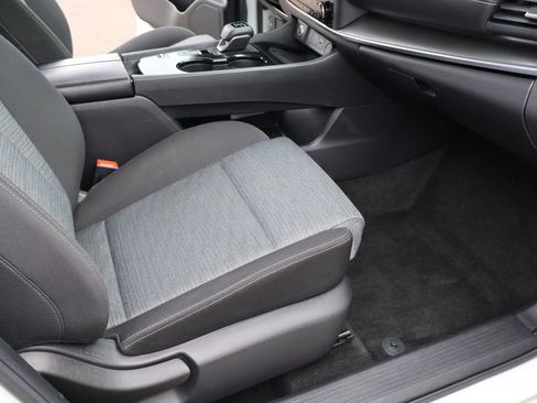 Used 2023 Nissan Rogue SV image 29