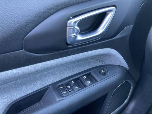 Used 2024 Jeep Compass Latitude image 13