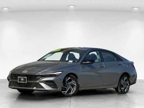 Used 2025 Hyundai Elantra Sport w/ Cargo Package FWD image 2