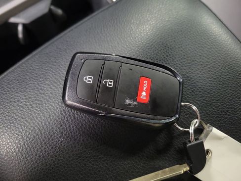 Used 2024 Toyota Tacoma SR5 AWD/4WD image 18