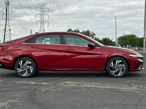 New 2025 Hyundai Elantra SEL image 3
