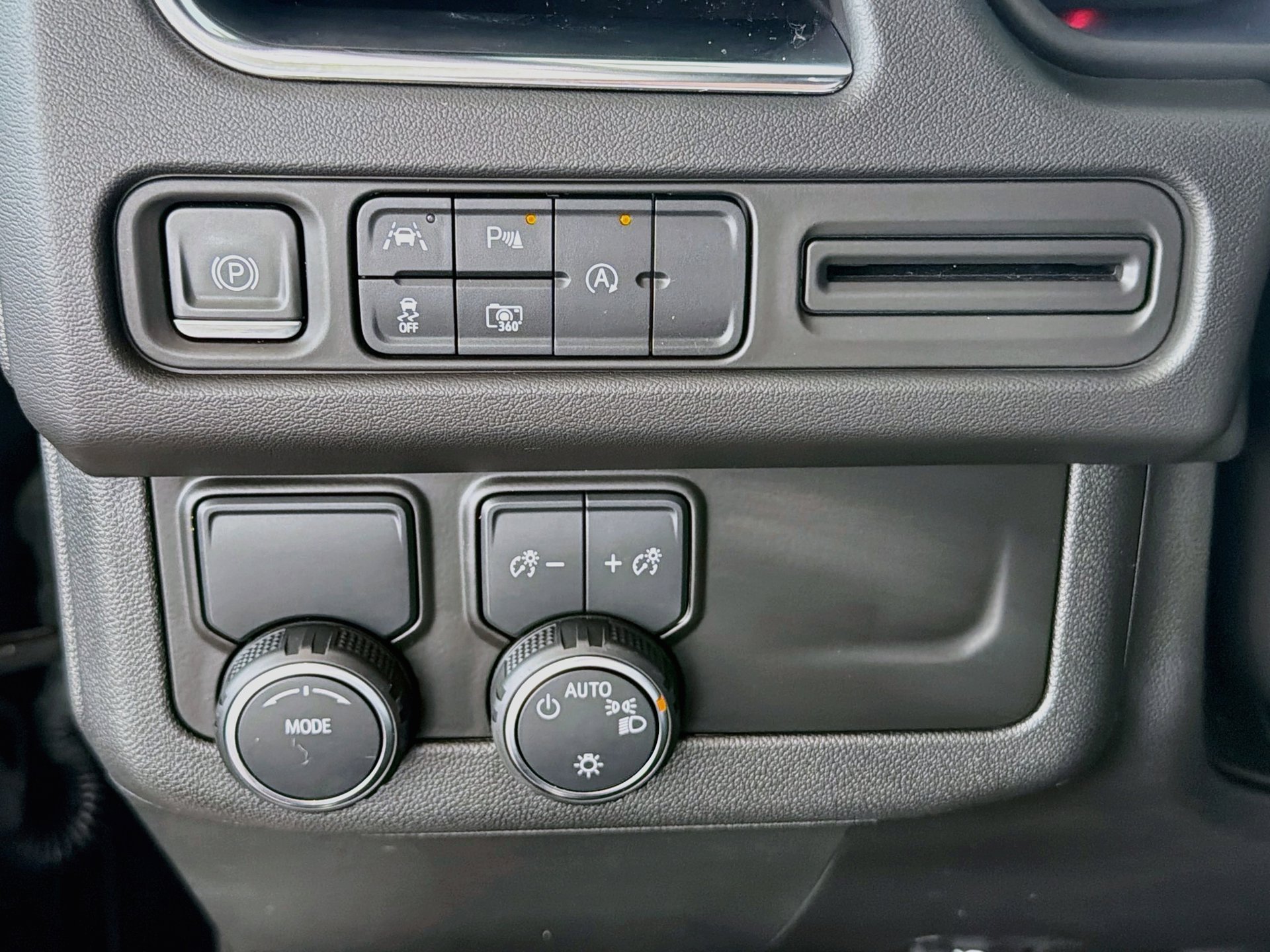 Used 2023 Chevrolet Suburban RST w/ Luxury Package RWD image 33
