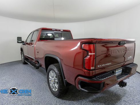 Used 2025 Chevrolet Silverado 2500 High Country w/ Technology Package AWD/4WD image 5