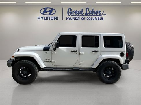 Used 2016 Jeep Wrangler Unlimited Sahara w/ Connectivity Group image 2