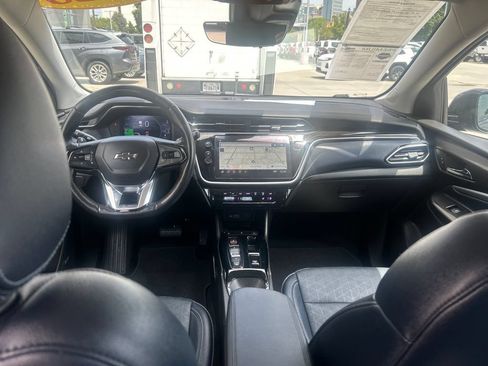 Used 2023 Chevrolet Bolt EUV Premier w/ Sun & Sound Package FWD image 13