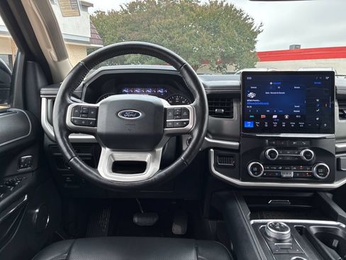 Used 2024 Ford Expedition XLT AWD/4WD image 14