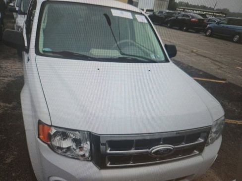 Used 2012 Ford Escape XLS AWD/4WD image 2