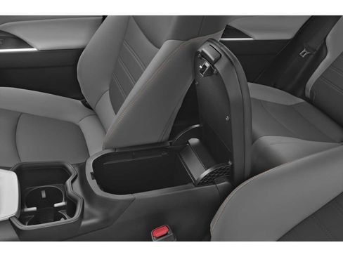 Used 2025 Toyota RAV4 XLE AWD/4WD image 10