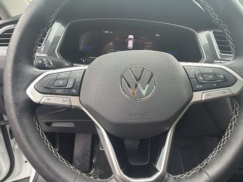 Used 2024 Volkswagen Tiguan SE w/ Panoramic Sunroof Package AWD/4WD image 24
