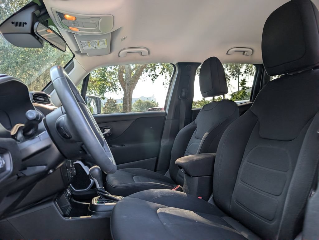 Used 2018 Jeep Renegade Latitude FWD image 11