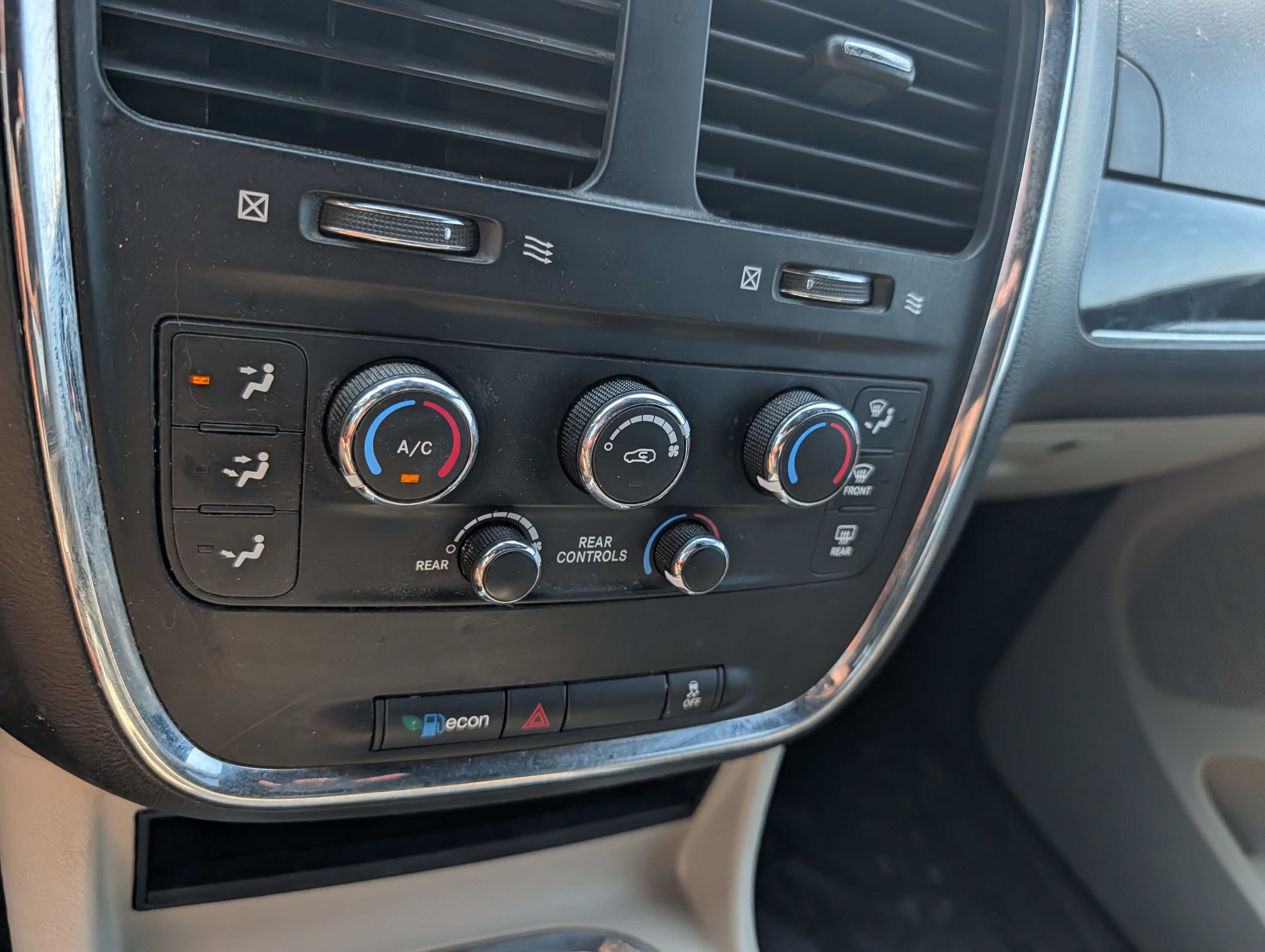 Used 2019 Dodge Grand Caravan SXT FWD image 18