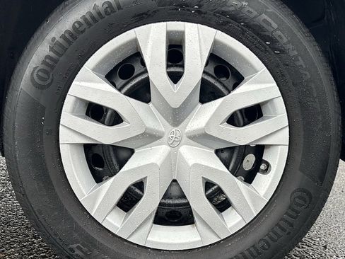 Certified 2023 Toyota Corolla Cross L image 30