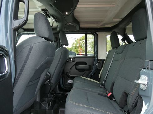 Used 2025 Jeep Wrangler Unlimited Sport AWD/4WD image 17