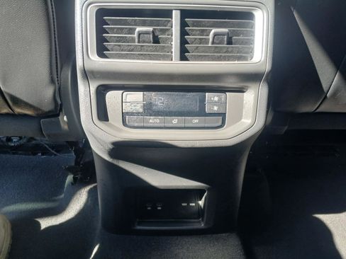 Used 2024 Volkswagen Atlas SE image 16