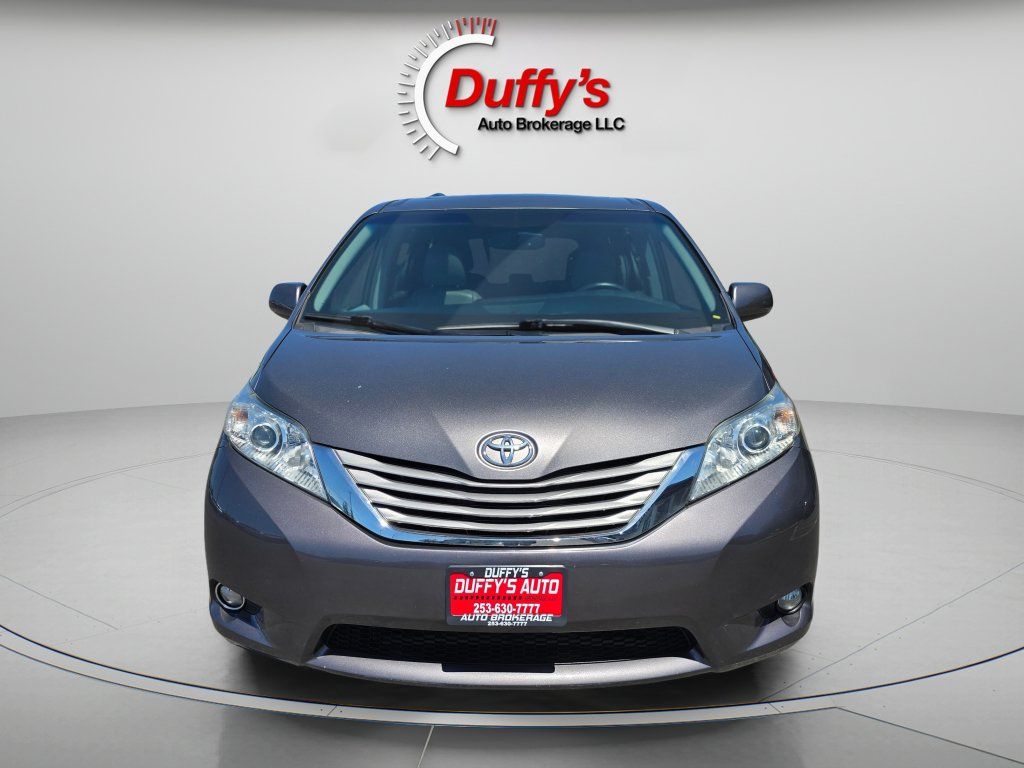Used 2017 Toyota Sienna XLE Premium FWD image 18