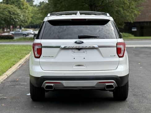Used 2017 Ford Explorer Platinum image 5