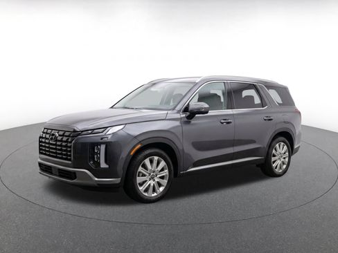 Used 2025 Hyundai Palisade SEL FWD image 3