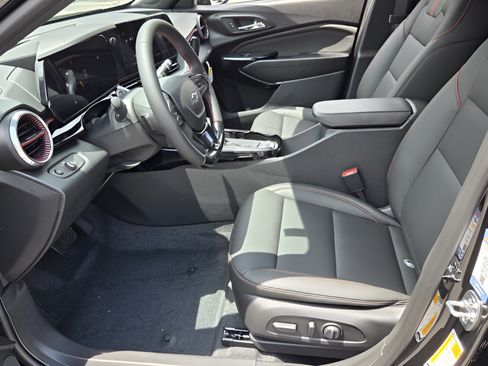 New 2026 Chevrolet Trax RS w/ Sunroof Package FWD image 9