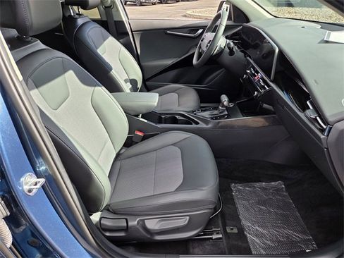 Used 2025 Kia Niro EX image 14
