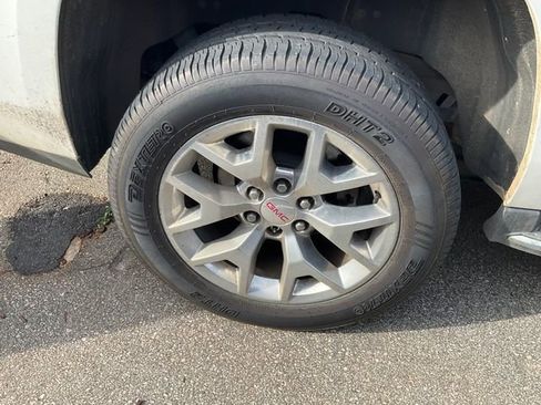 Used 2018 GMC Yukon XL SLT w/ Open Road Package image 14