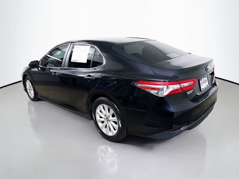 Used 2018 Toyota Camry LE FWD image 5