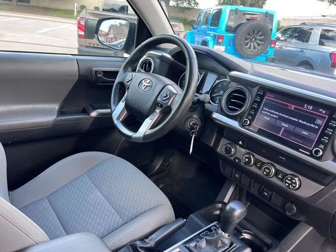 Used 2022 Toyota Tacoma SR5 w/ SR5 Appearance Package (SM) AWD/4WD image 30