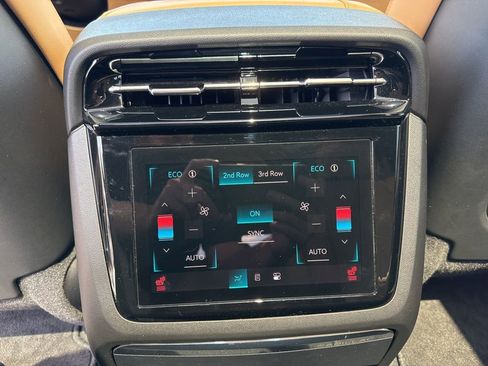 Used 2025 Cadillac Escalade IQ Sport 2 AWD/4WD image 16