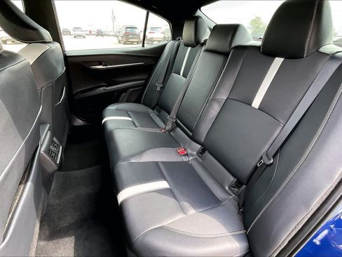 Used 2025 Toyota Camry SE image 21