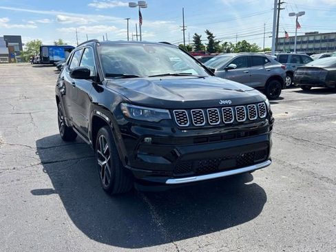 Used 2024 Jeep Compass Limited w/ Elite Group AWD/4WD image 3