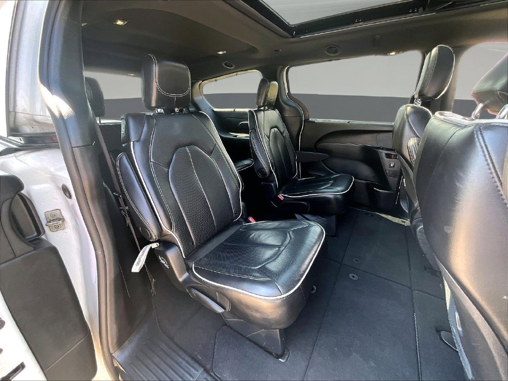 Used 2025 Chrysler Pacifica Limited FWD image 28