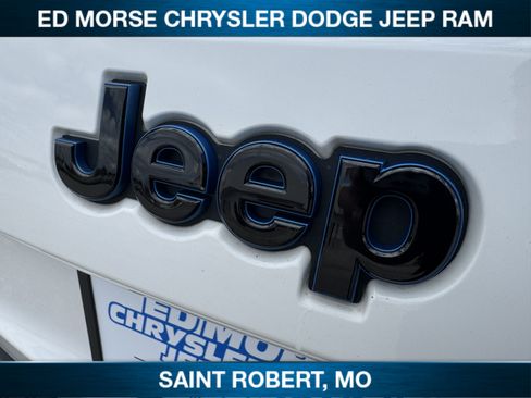 Used 2019 Jeep Grand Cherokee Laredo AWD/4WD image 12