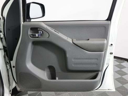 Used 2018 Nissan Frontier SV image 25