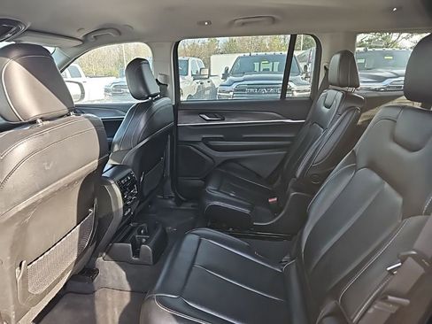 Used 2023 Jeep Grand Cherokee L Limited w/ Black Appearance Package image 15