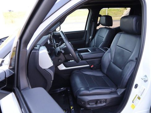 Used 2025 Toyota Tundra Platinum w/ TRD Off-Road Package AWD/4WD image 9