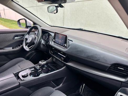 Used 2021 Nissan Rogue SV image 17