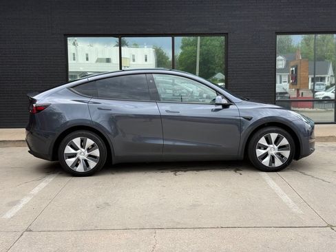Used 2023 Tesla Model Y Long Range AWD/4WD image 11